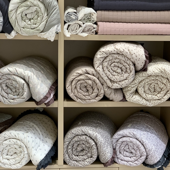 91家纺网 家纺一手货源 找家纺 汇庭 2025秋冬新·花边款单双人豆豆被系列 组合图仅供参考