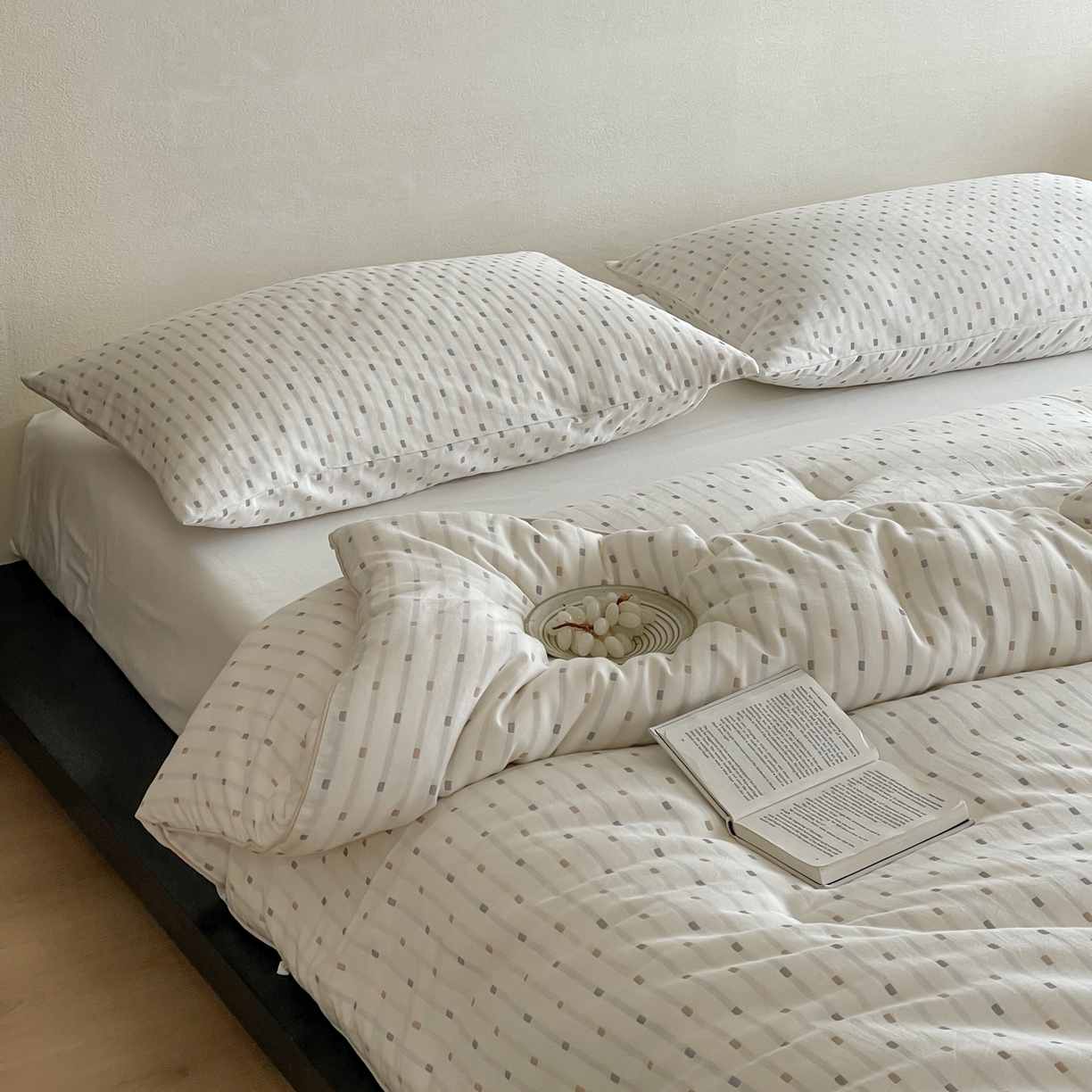 91家纺网 家纺一手货源 找家纺 佳汐蓝家纺 2025新款色织酵洗云感被 夏被 春秋被 冬被 被子被芯 极光-米白