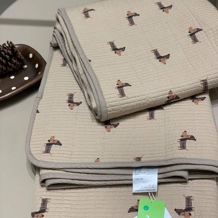 91家纺网 家纺一手货源 找家纺 汇庭 2025秋冬新款慕斯单品床盖系列 班尼狗庄园