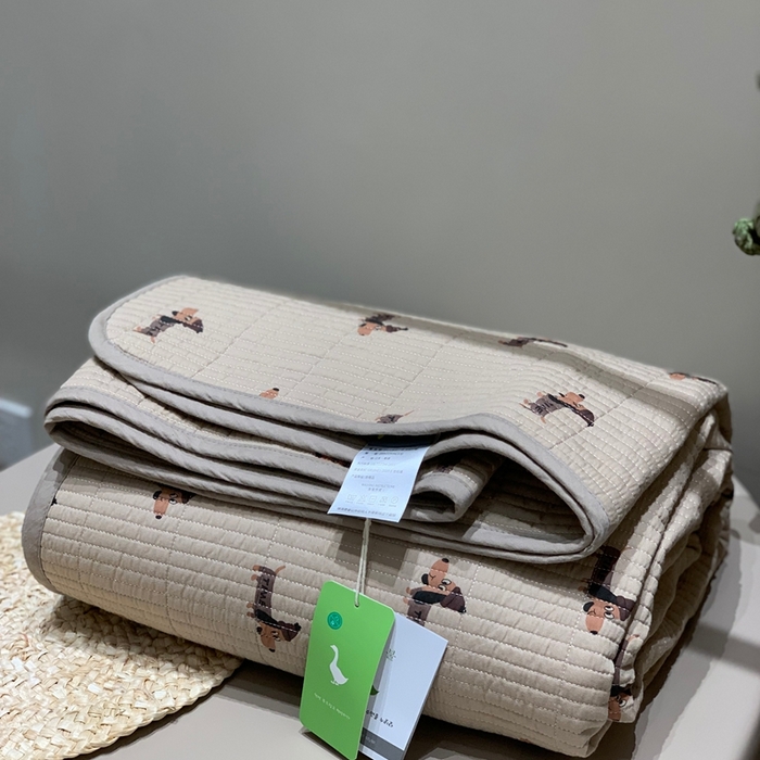 91家纺网 家纺一手货源 找家纺 汇庭 2025秋冬新款慕斯单品床盖系列 班尼狗庄园