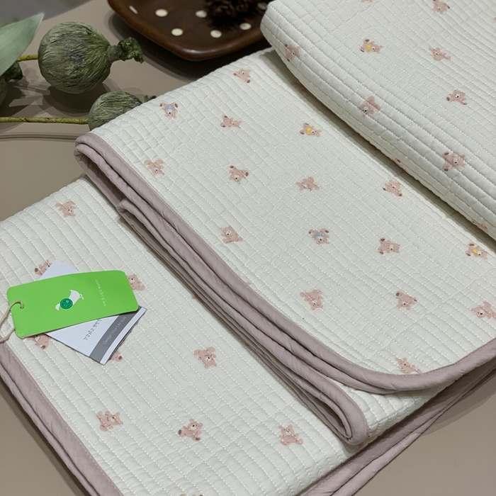 91家纺网 家纺一手货源 找家纺 汇庭 2025秋冬新款慕斯单品床盖系列 奶熊粉庄园