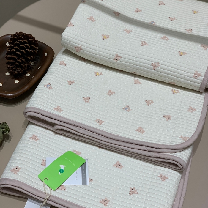 91家纺网 家纺一手货源 找家纺 汇庭 2025秋冬新款慕斯单品床盖系列 奶熊粉庄园