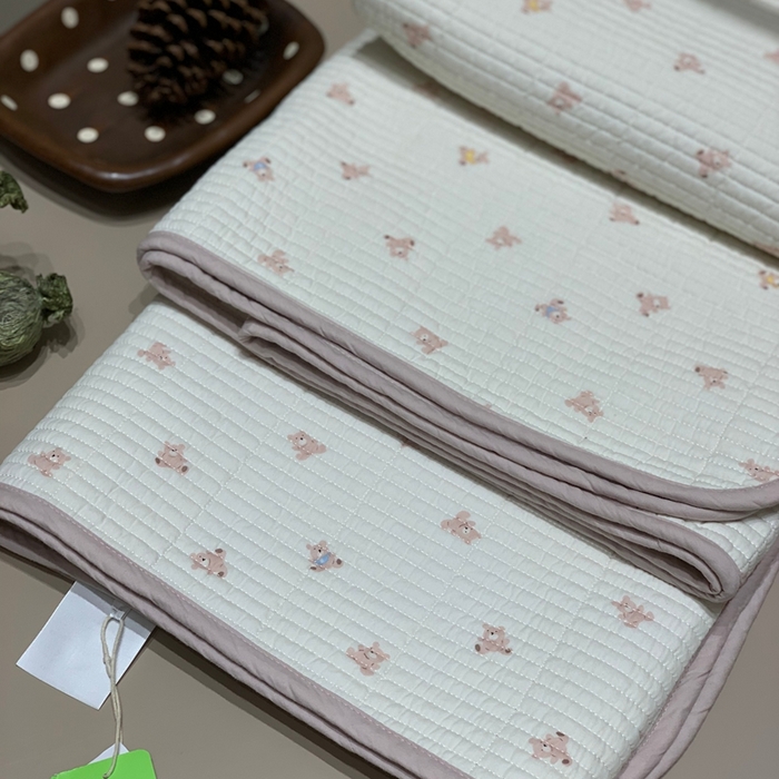 汇庭 2025秋冬新款慕斯单品床盖系列 奶熊粉庄园