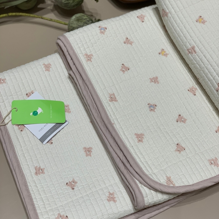 91家纺网 家纺一手货源 找家纺 汇庭 2025秋冬新款慕斯单品床盖系列 奶熊粉庄园