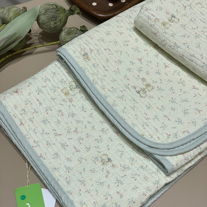 91家纺网 家纺一手货源 找家纺 汇庭 2025秋冬新款慕斯单品床盖系列 奇妙兔庄园