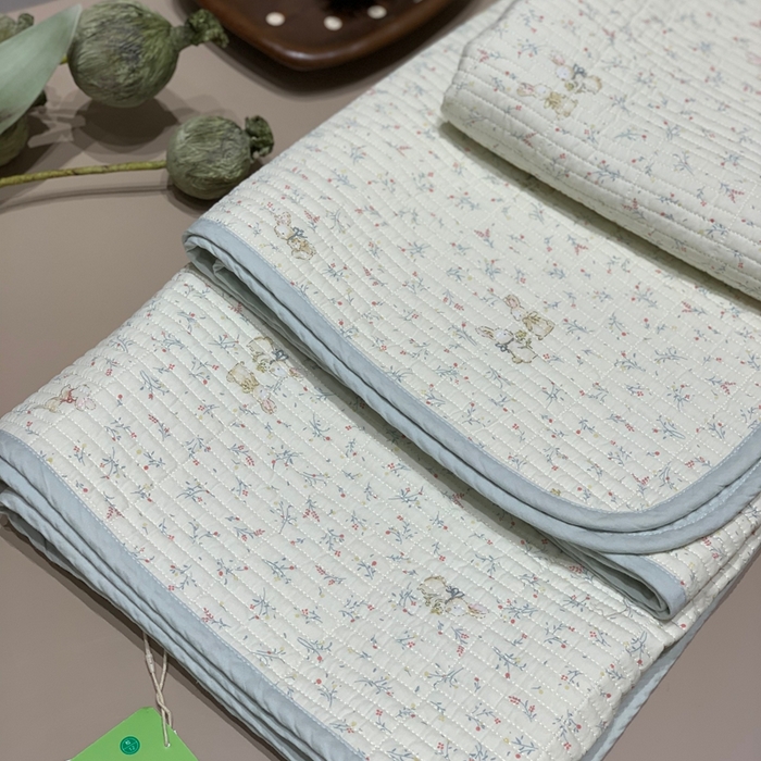 91家纺网 家纺一手货源 找家纺 汇庭 2025秋冬新款慕斯单品床盖系列 奇妙兔庄园