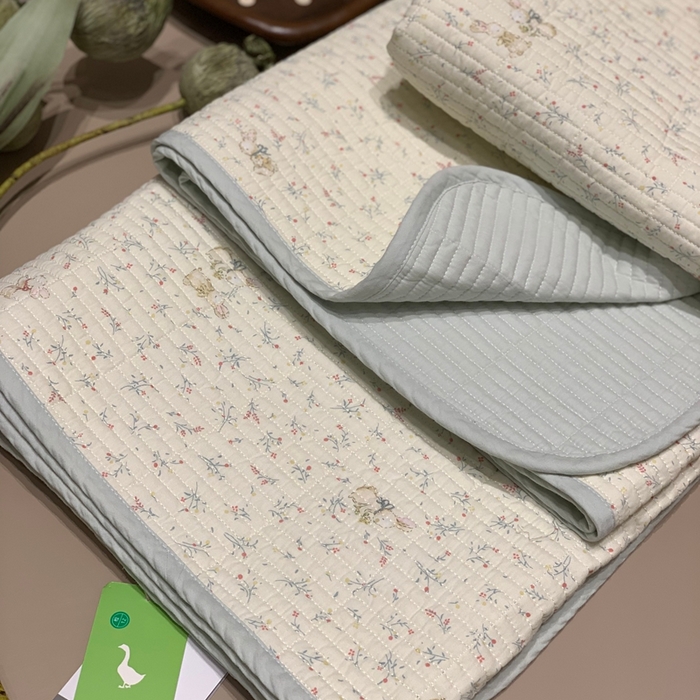 91家纺网 家纺一手货源 找家纺 汇庭 2025秋冬新款慕斯单品床盖系列 奇妙兔庄园