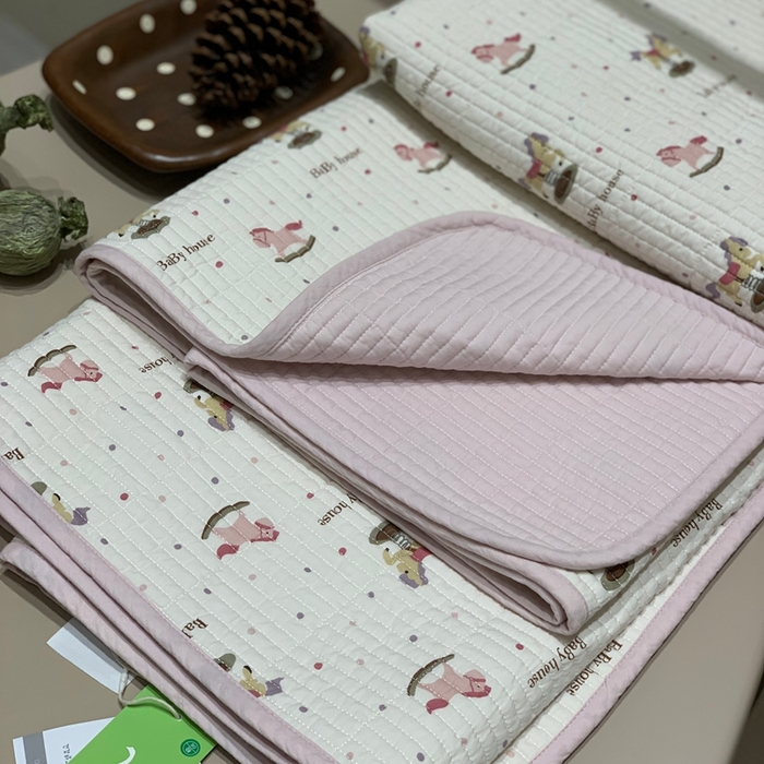 91家纺网 家纺一手货源 找家纺 汇庭 2025秋冬新款慕斯单品床盖系列 小马粉庄园