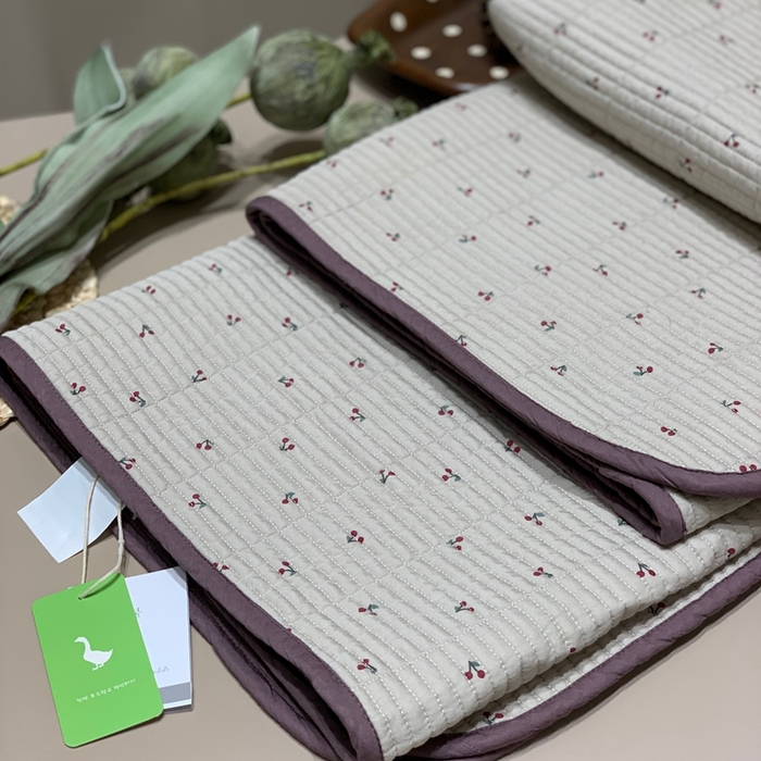 91家纺网 家纺一手货源 找家纺 汇庭 2025秋冬新款慕斯单品床盖系列 樱桃庄园