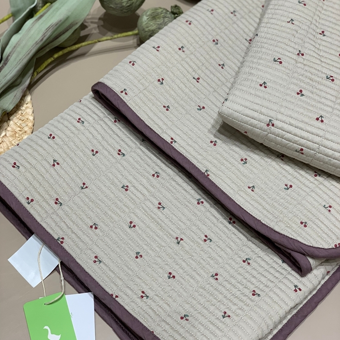 91家纺网 家纺一手货源 找家纺 汇庭 2025秋冬新款慕斯单品床盖系列 樱桃庄园