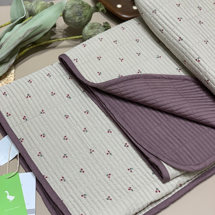 91家纺网 家纺一手货源 找家纺 汇庭 2025秋冬新款慕斯单品床盖系列 樱桃庄园