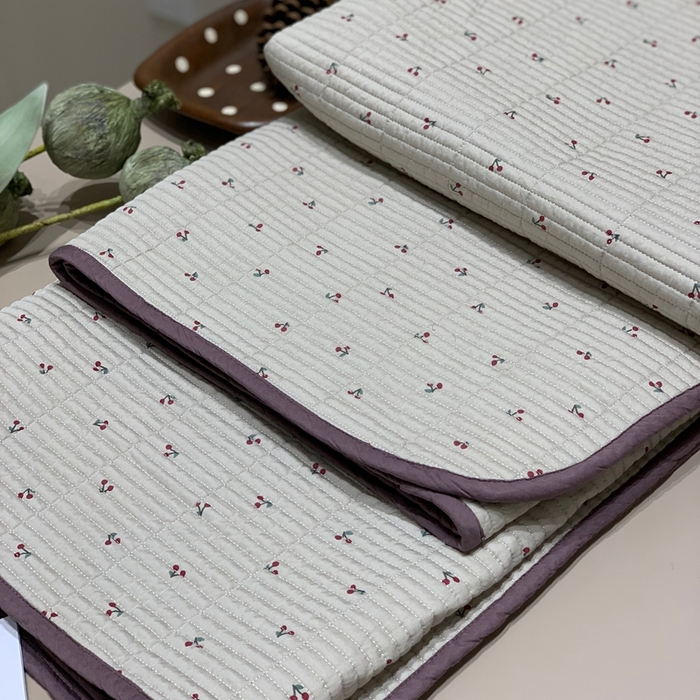 91家纺网 家纺一手货源 找家纺 汇庭 2025秋冬新款慕斯单品床盖系列 樱桃庄园