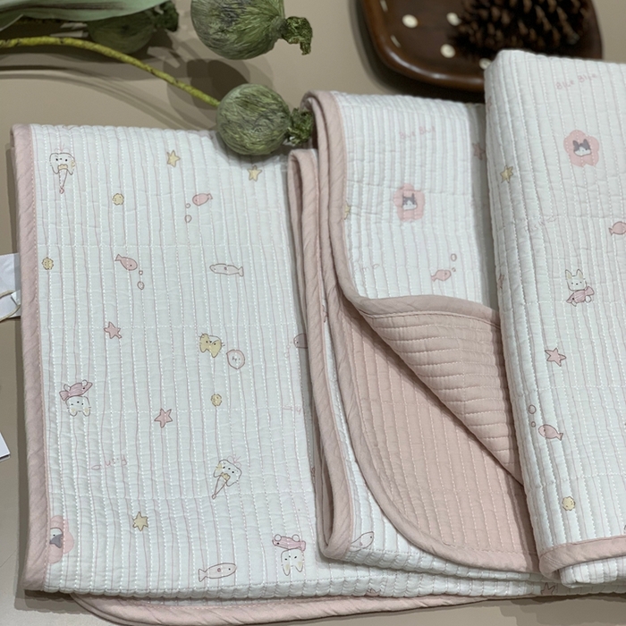 91家纺网 家纺一手货源 找家纺 汇庭 2025秋冬新款慕斯单品床盖系列 鱼儿粉庄园