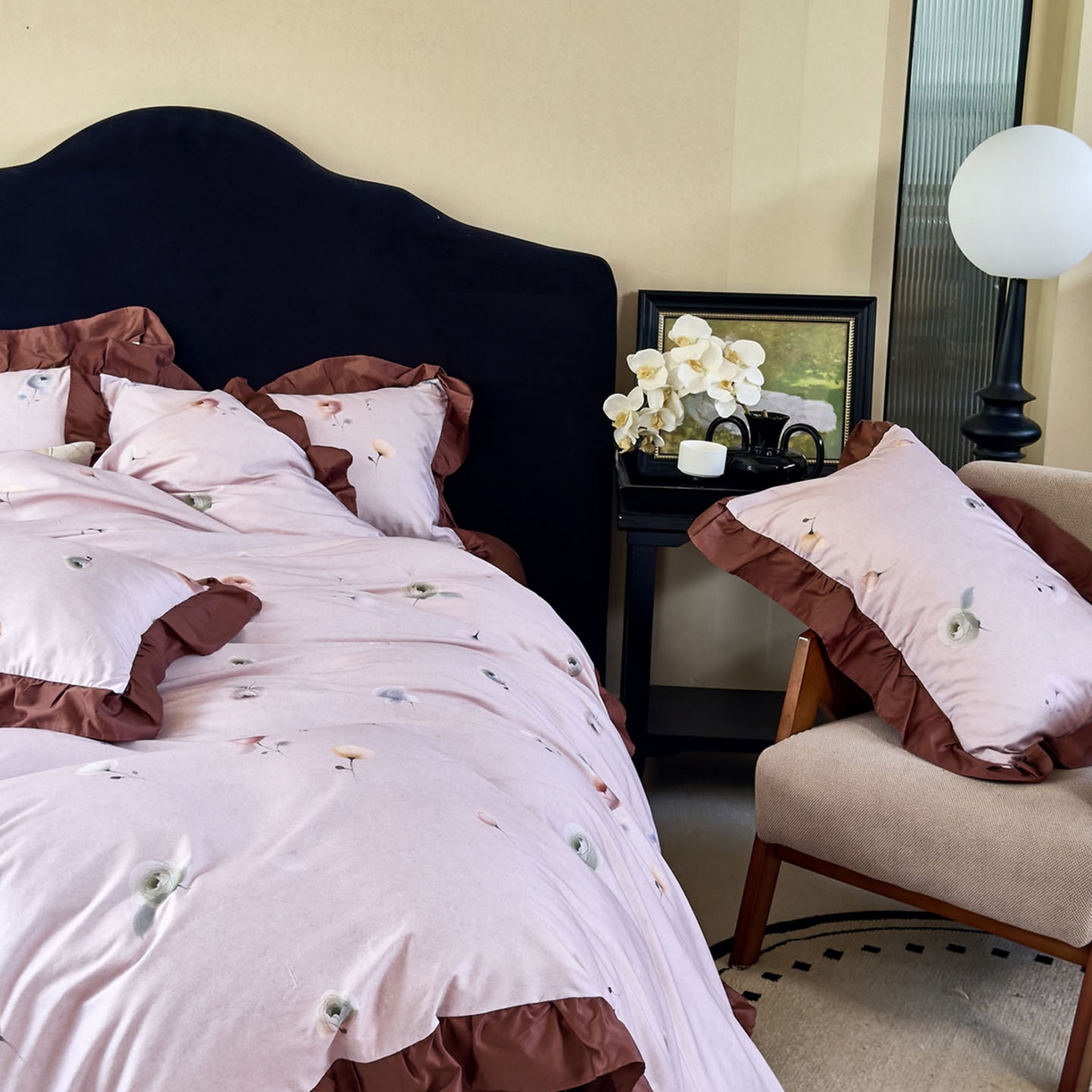 91家纺网 家纺一手货源 找家纺 未来家居 2025新款法式全棉贡缎花边款数码印花四件套 艾恩瑟-红