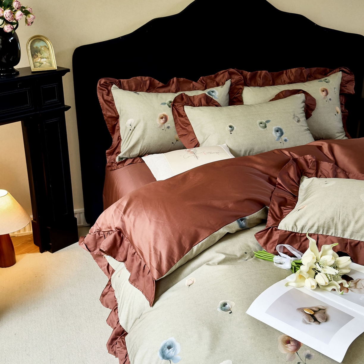 91家纺网 家纺一手货源 找家纺 未来家居 2025新款法式全棉贡缎花边款数码印花四件套 艾恩瑟-绿