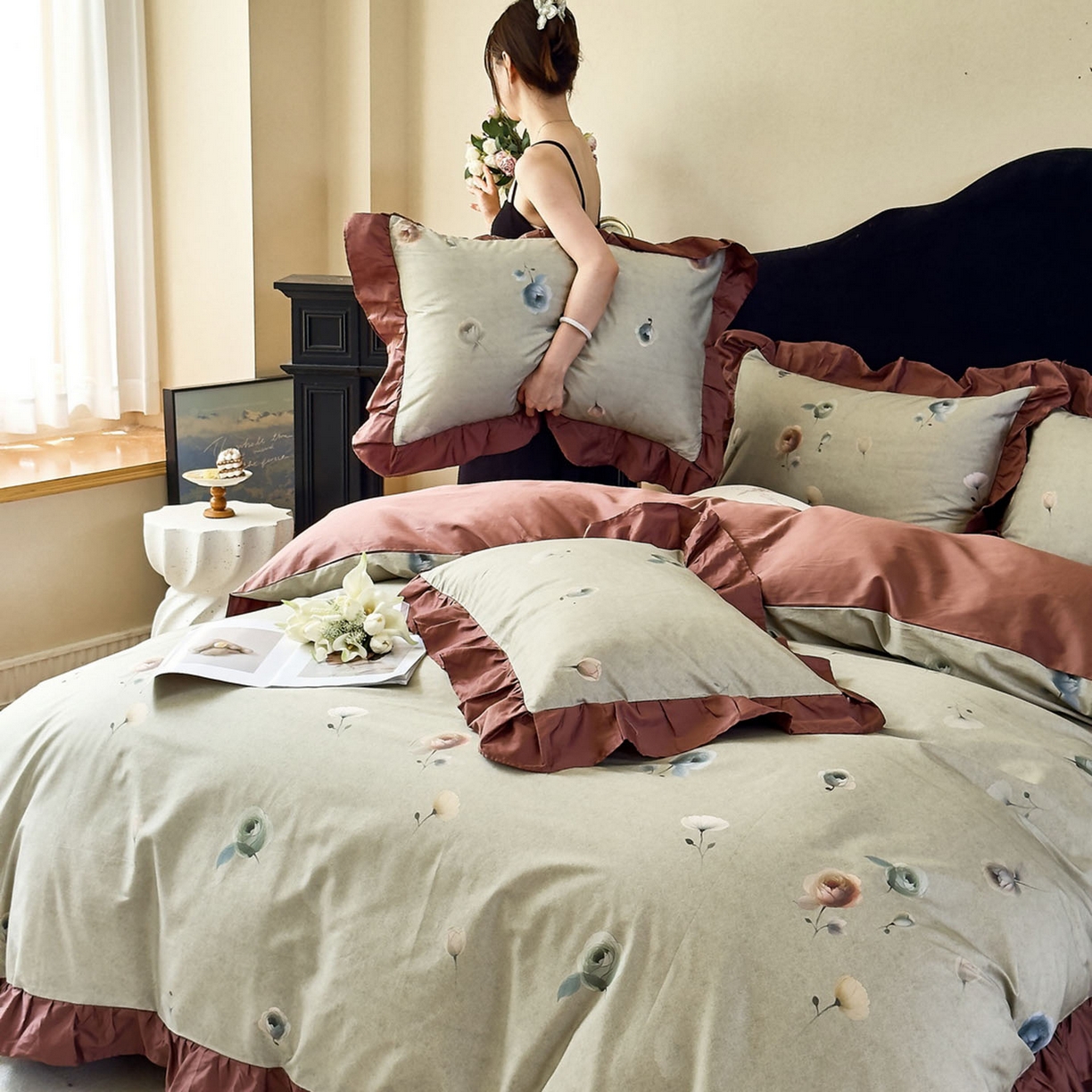 91家纺网 家纺一手货源 找家纺 未来家居 2025新款法式全棉贡缎花边款数码印花四件套 艾恩瑟-绿