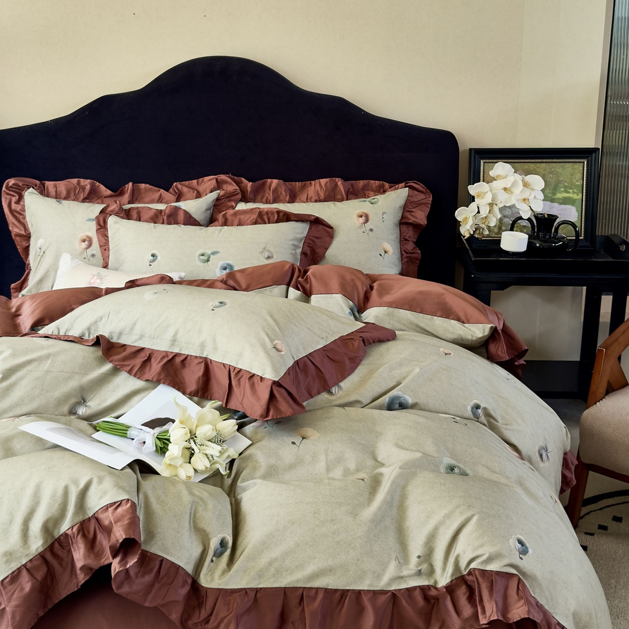 91家纺网 家纺一手货源 找家纺 未来家居 2025新款法式全棉贡缎花边款数码印花四件套 艾恩瑟-绿