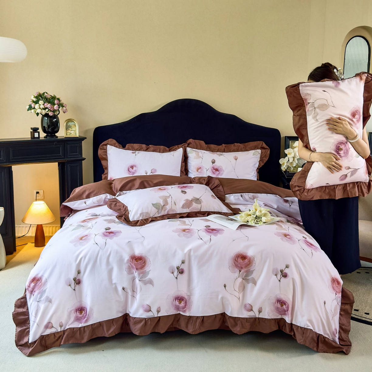 91家纺网 家纺一手货源 找家纺 未来家居 2025新款法式全棉贡缎花边款数码印花四件套 玛利戈德-红