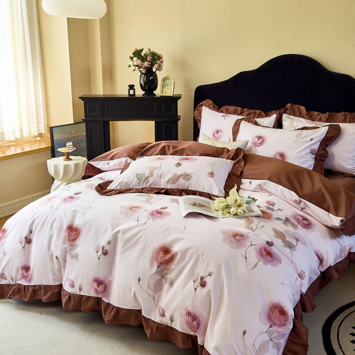 91家纺网 家纺一手货源 找家纺 未来家居 2025新款法式全棉贡缎花边款数码印花四件套 玛利戈德-红