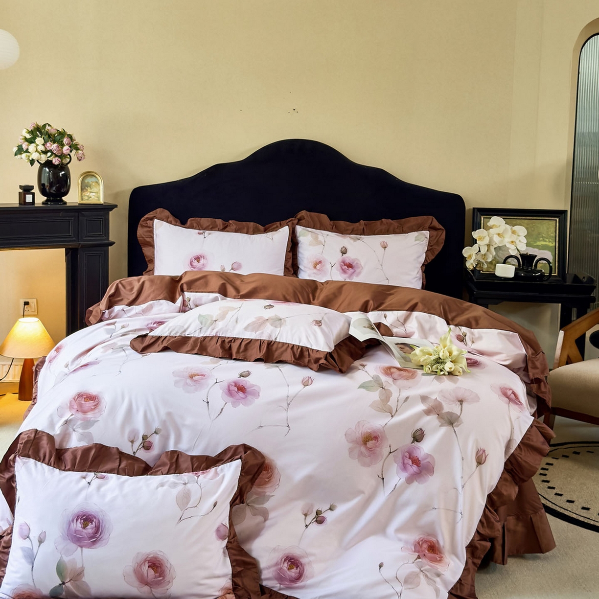 91家纺网 家纺一手货源 找家纺 未来家居 2025新款法式全棉贡缎花边款数码印花四件套 玛利戈德-红