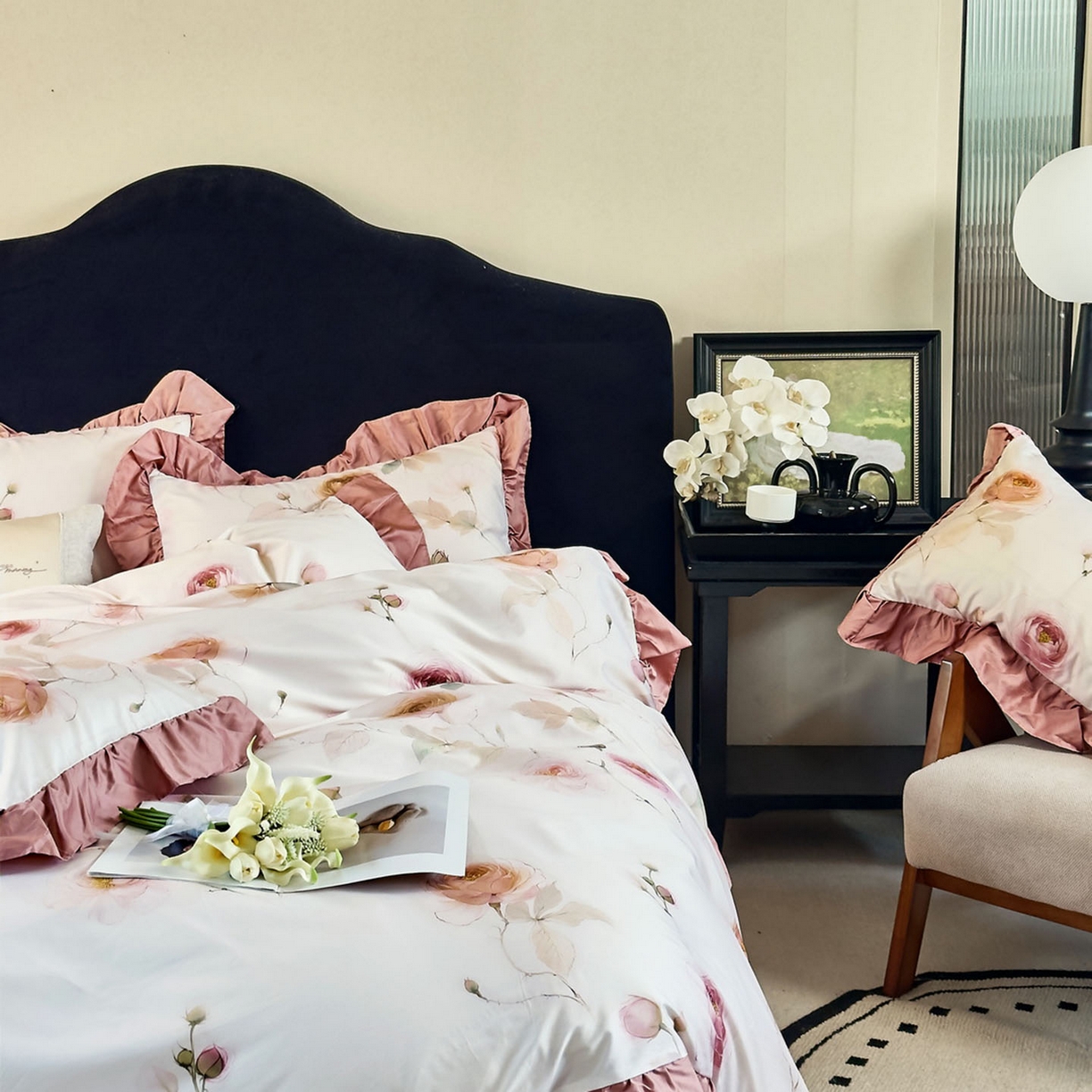 91家纺网 家纺一手货源 找家纺 未来家居 2025新款法式全棉贡缎花边款数码印花四件套 玛利戈德-米