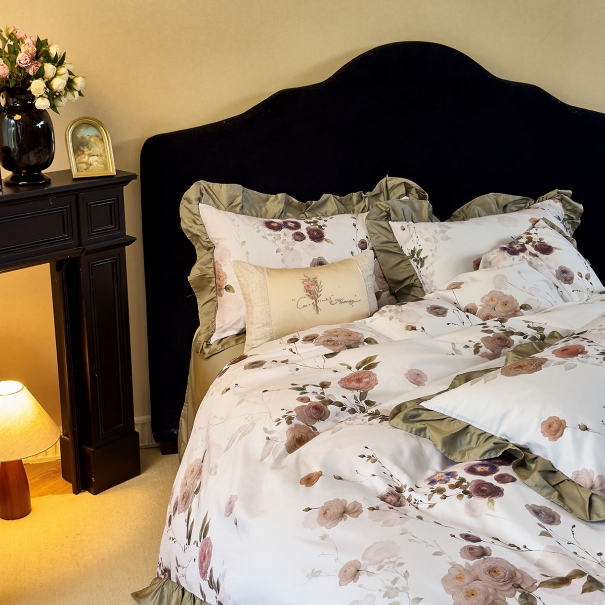 91家纺网 家纺一手货源 找家纺 未来家居 2025新款法式全棉贡缎花边款数码印花四件套 疏棠-绿