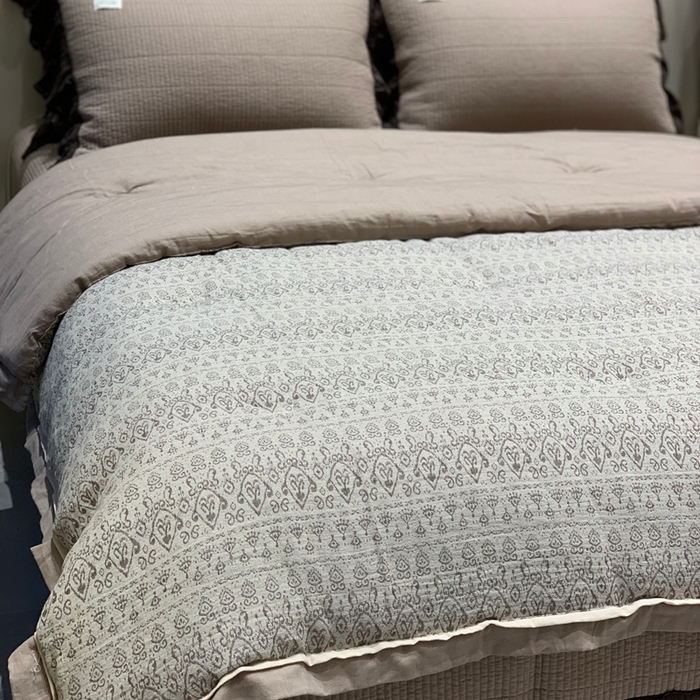 91家纺网 家纺一手货源 找家纺 汇庭 2025秋冬新款·色织大提花春秋被系列 艾比斯咖