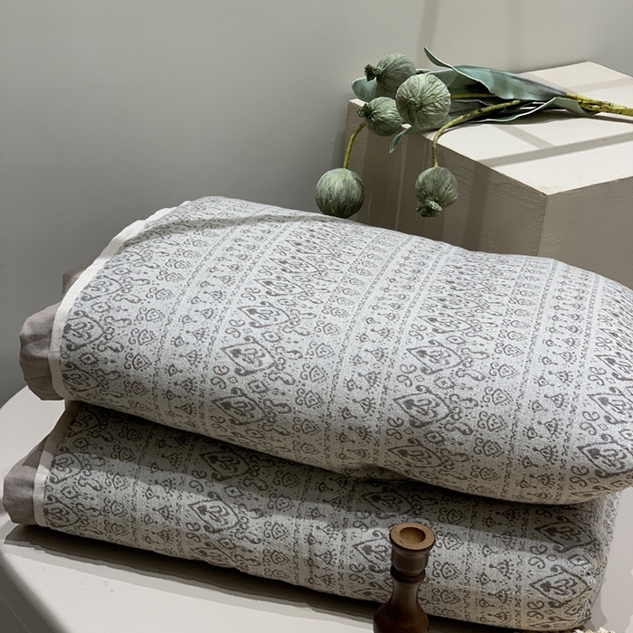 91家纺网 家纺一手货源 找家纺 汇庭 2025秋冬新款·色织大提花春秋被系列 艾比斯咖