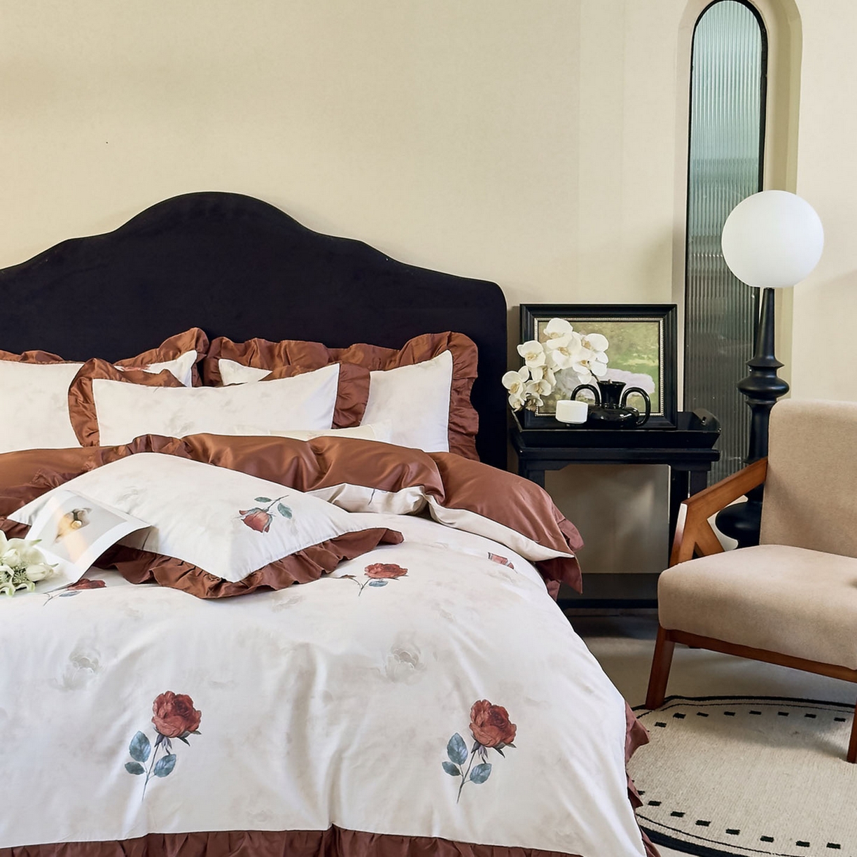 91家纺网 家纺一手货源 找家纺 未来家居 2025新款法式全棉贡缎花边款数码印花四件套 晚笙-米