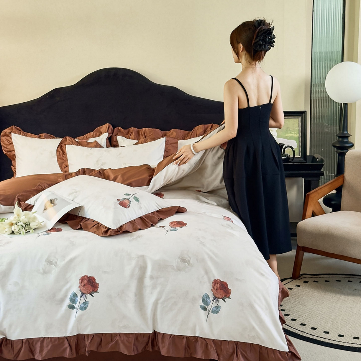 91家纺网 家纺一手货源 找家纺 未来家居 2025新款法式全棉贡缎花边款数码印花四件套 晚笙-米