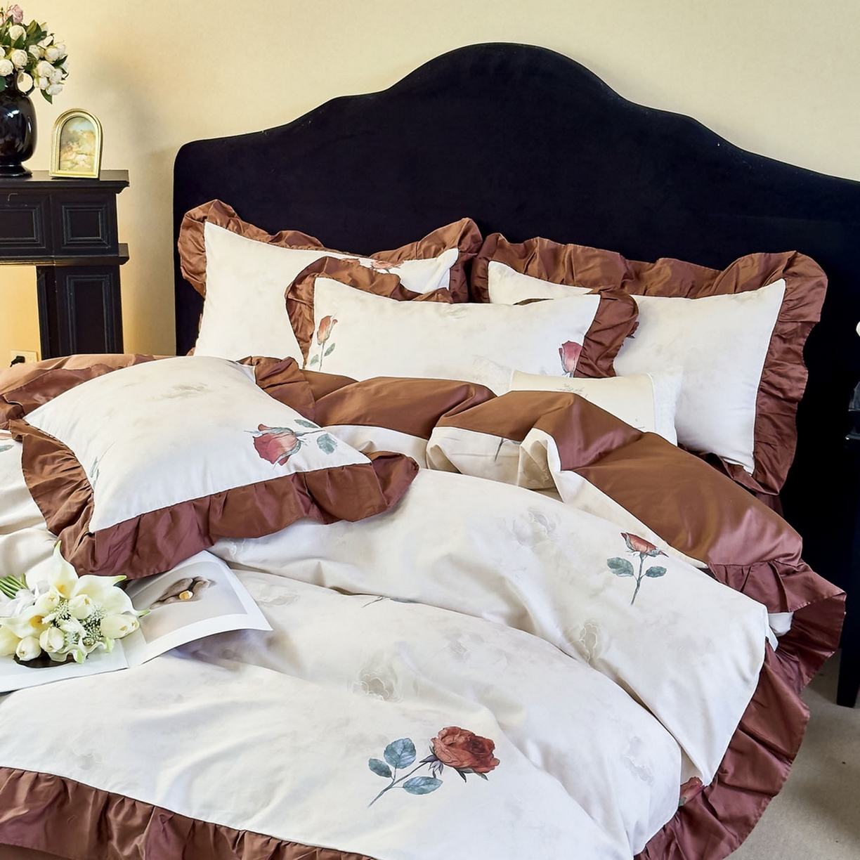 91家纺网 家纺一手货源 找家纺 未来家居 2025新款法式全棉贡缎花边款数码印花四件套 晚笙-米