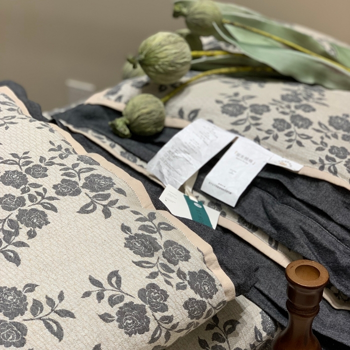 91家纺网 家纺一手货源 找家纺 汇庭 2025秋冬新款·色织大提花春秋被系列 玫瑰之约深蓝