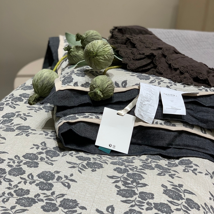91家纺网 家纺一手货源 找家纺 汇庭 2025秋冬新款·色织大提花春秋被系列 玫瑰之约深蓝