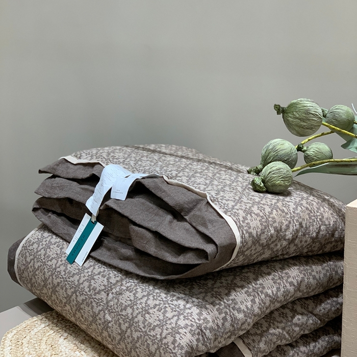 91家纺网 家纺一手货源 找家纺 汇庭 2025秋冬新款·色织大提花春秋被系列 莫奈咖