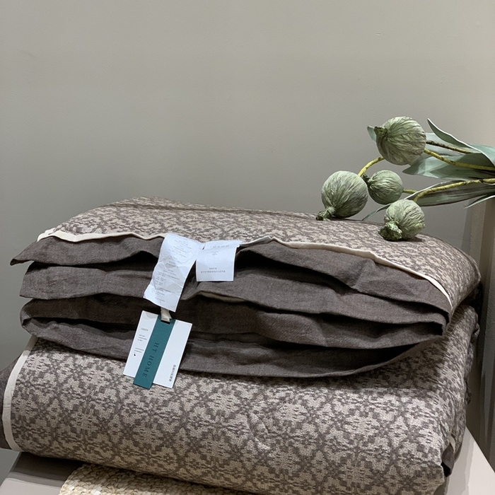 91家纺网 家纺一手货源 找家纺 汇庭 2025秋冬新款·色织大提花春秋被系列 莫奈咖