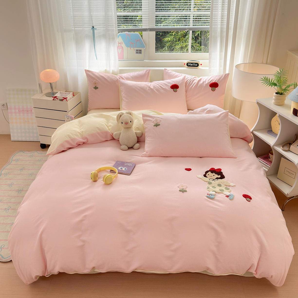 91家纺网 家纺一手货源 找家纺 锦觅 2025秋冬新款A类纯色小清新全棉磨毛绣花保暖四件套-第二批 可爱女孩（粉白）