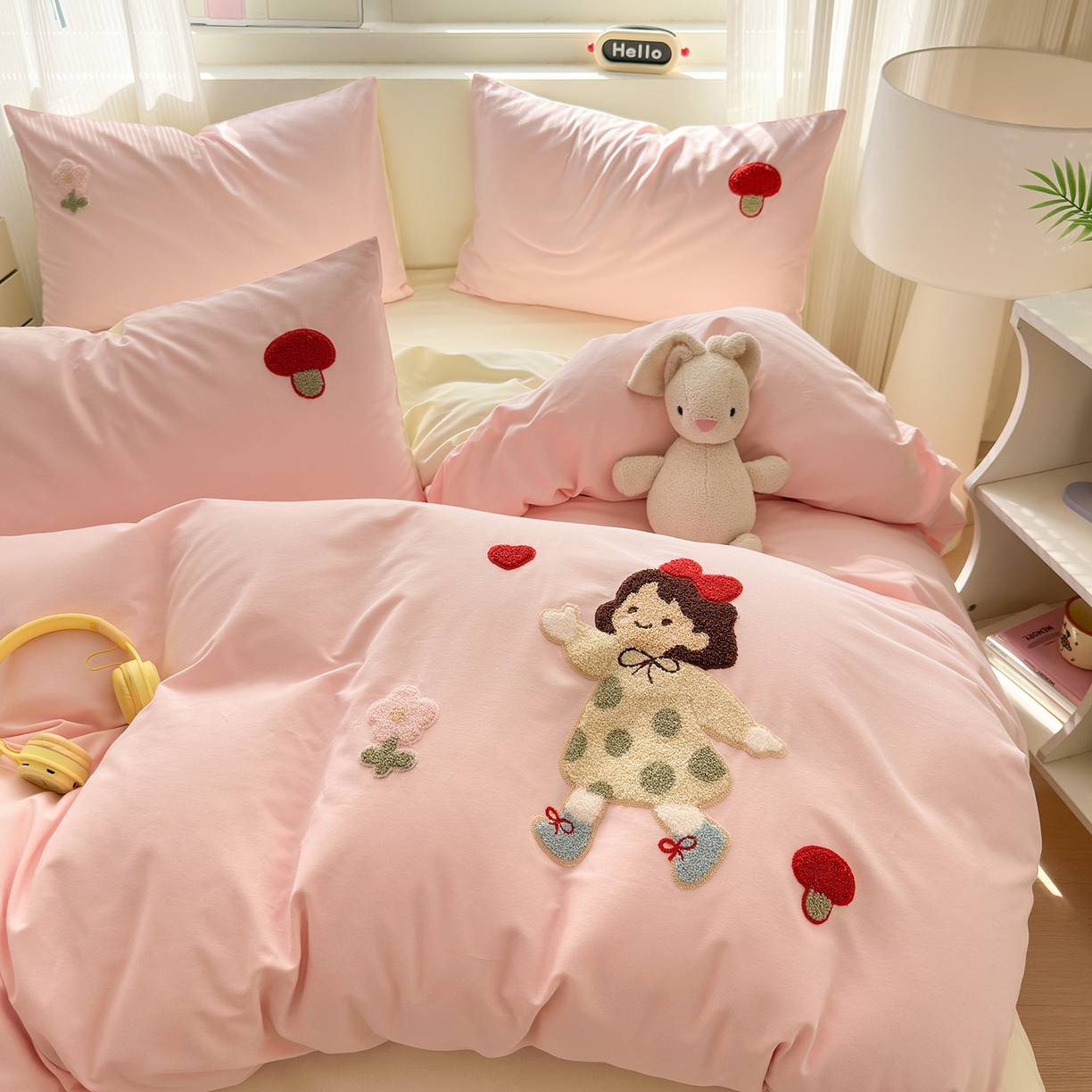 91家纺网 家纺一手货源 找家纺 锦觅 2025秋冬新款A类纯色小清新全棉磨毛绣花保暖四件套-第二批 可爱女孩（粉白）