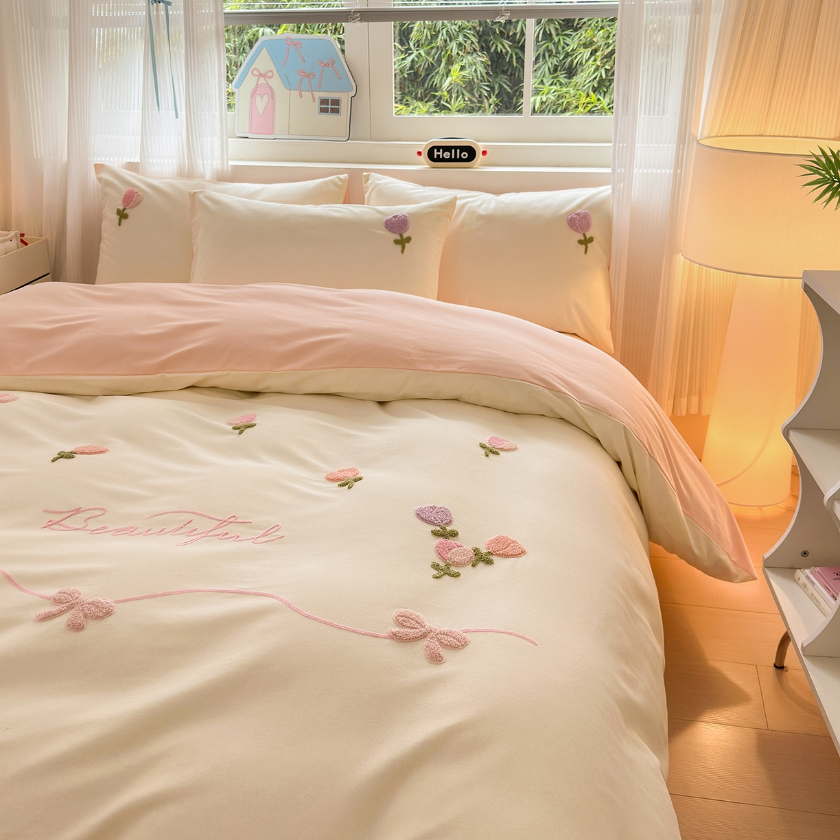 91家纺网 家纺一手货源 找家纺 锦觅 2025秋冬新款A类纯色小清新全棉磨毛绣花保暖四件套-第二批 繁花似锦（米粉）