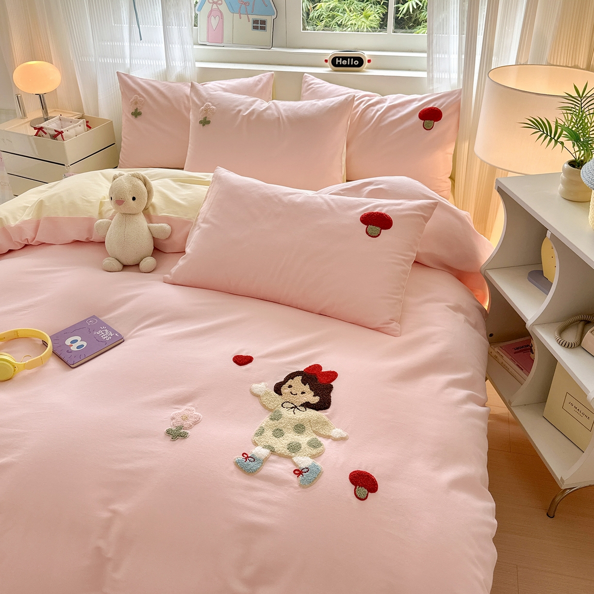 91家纺网 家纺一手货源 找家纺 锦觅 2025秋冬新款A类纯色小清新全棉磨毛绣花保暖四件套-第二批 可爱女孩（粉白）