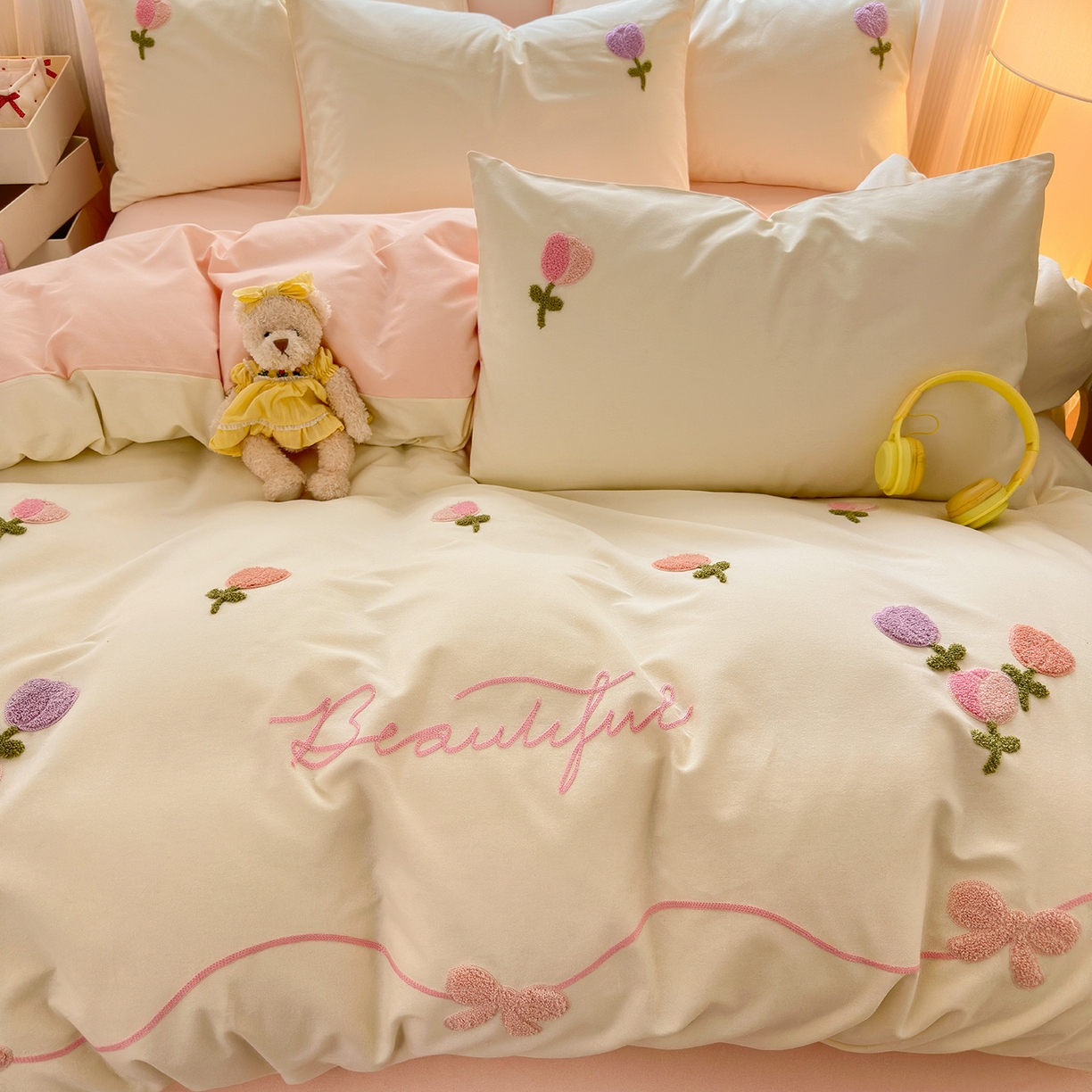 91家纺网 家纺一手货源 找家纺 锦觅 2025秋冬新款A类纯色小清新全棉磨毛绣花保暖四件套-第二批 繁花似锦（米粉）