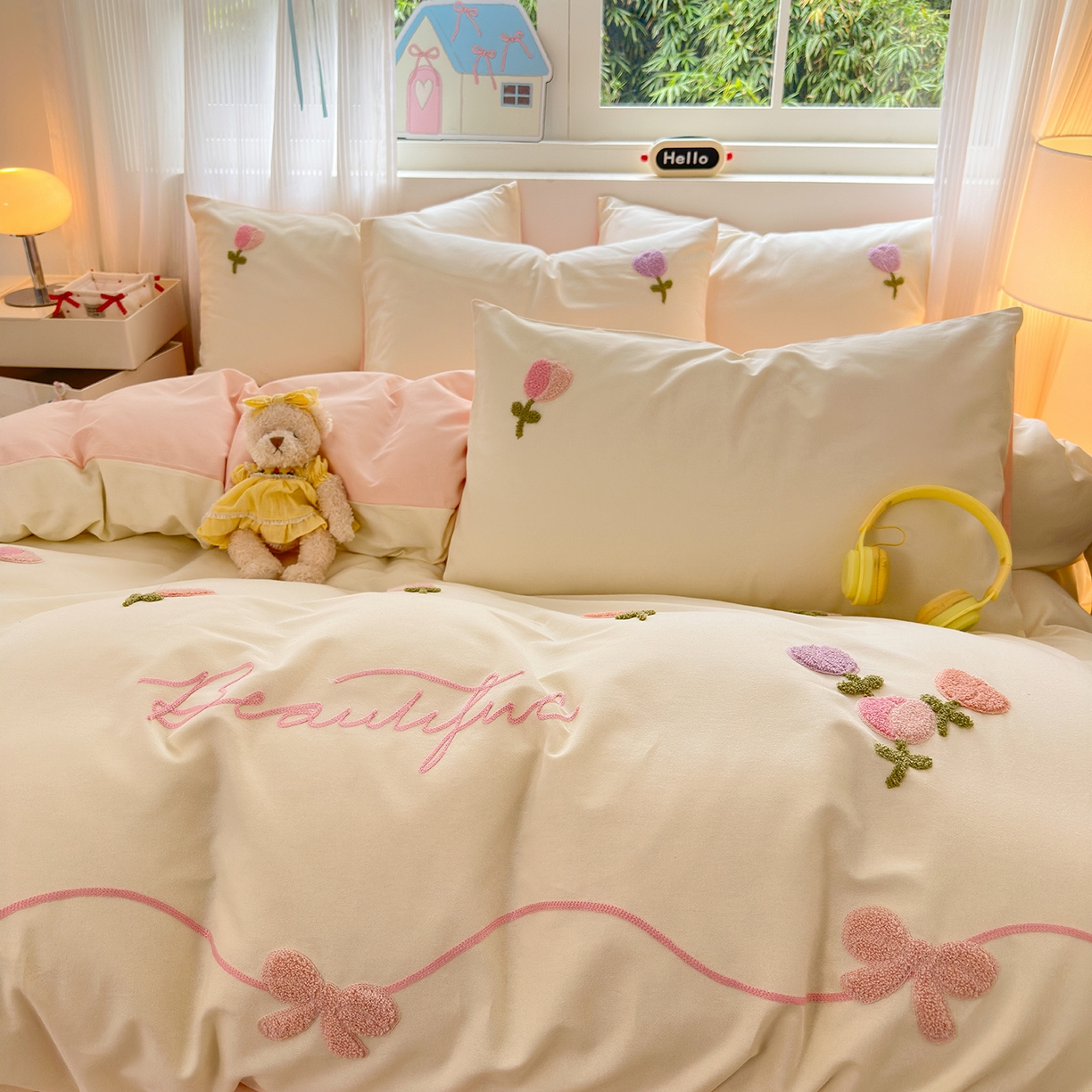 91家纺网 家纺一手货源 找家纺 锦觅 2025秋冬新款A类纯色小清新全棉磨毛绣花保暖四件套-第二批 繁花似锦（米粉）