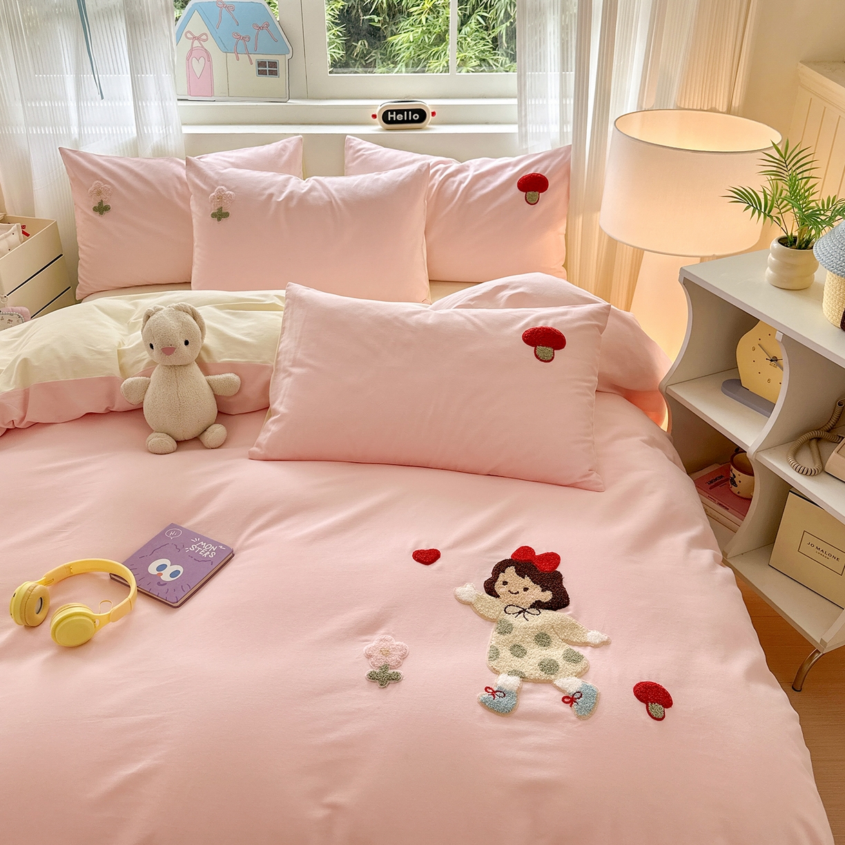 91家纺网 家纺一手货源 找家纺 锦觅 2025秋冬新款A类纯色小清新全棉磨毛绣花保暖四件套-第二批 可爱女孩（粉白）