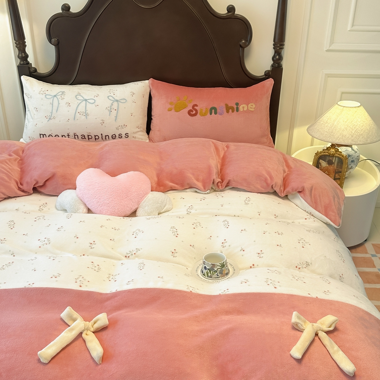 91家纺网 家纺一手货源 找家纺 子钦家纺 2025秋冬新款复古宫廷风加厚牛奶绒蝴蝶结款毛巾绣四件套 复古宫廷风-小花园