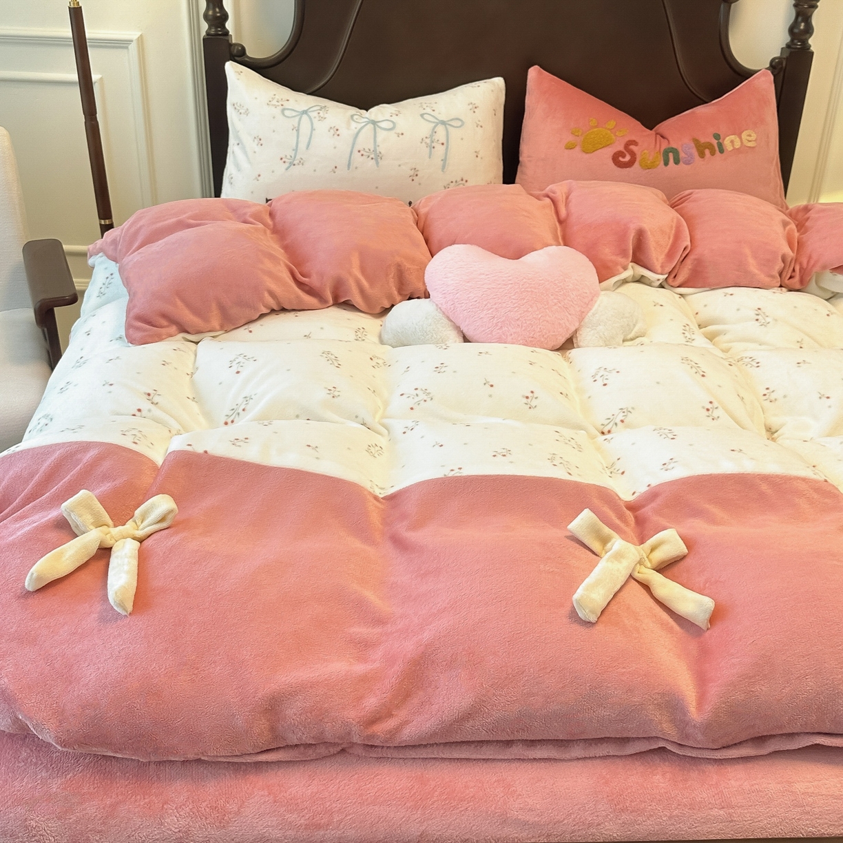 91家纺网 家纺一手货源 找家纺 子钦家纺 2025秋冬新款复古宫廷风加厚牛奶绒蝴蝶结款毛巾绣四件套 复古宫廷风-小花园