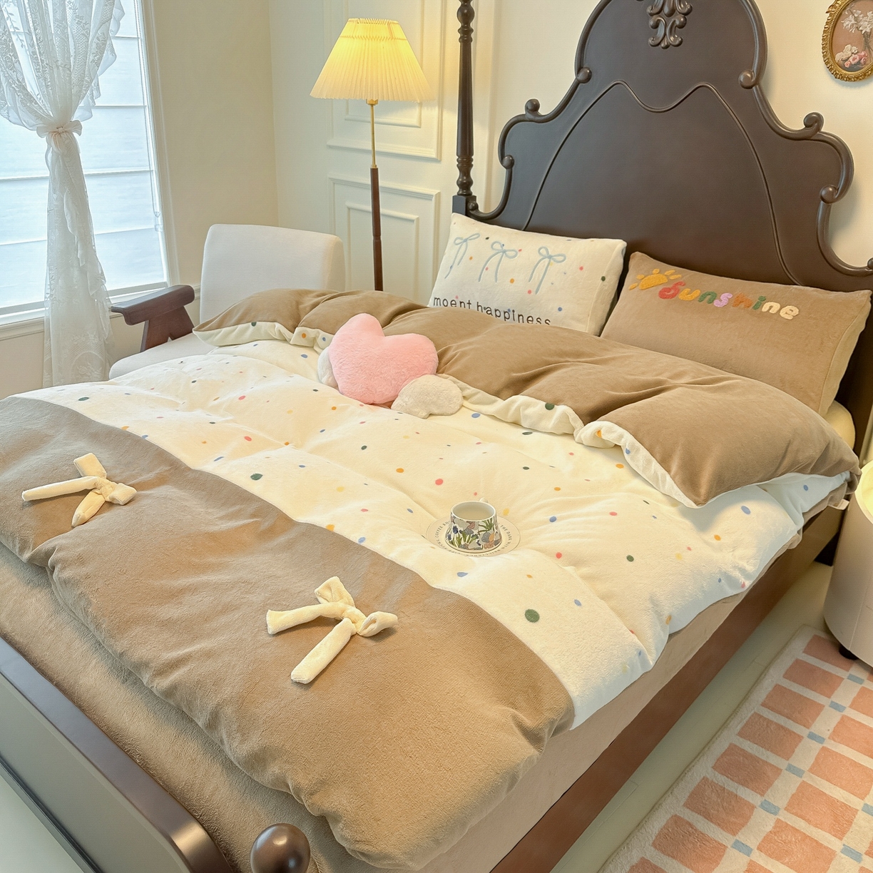 91家纺网 家纺一手货源 找家纺 子钦家纺 2025秋冬新款复古宫廷风加厚牛奶绒蝴蝶结款毛巾绣四件套 复古宫廷风-七彩波点