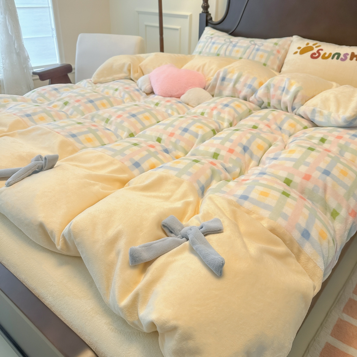 91家纺网 家纺一手货源 找家纺 子钦家纺 2025秋冬新款复古宫廷风加厚牛奶绒蝴蝶结款毛巾绣四件套 复古宫廷风-七彩格