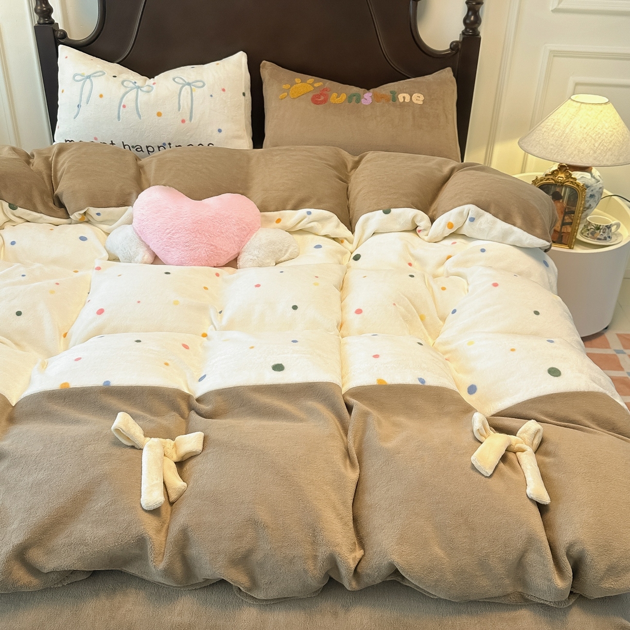 子钦家纺 2025秋冬新款复古宫廷风加厚牛奶绒蝴蝶结款毛巾绣四件套 复古宫廷风-七彩波点