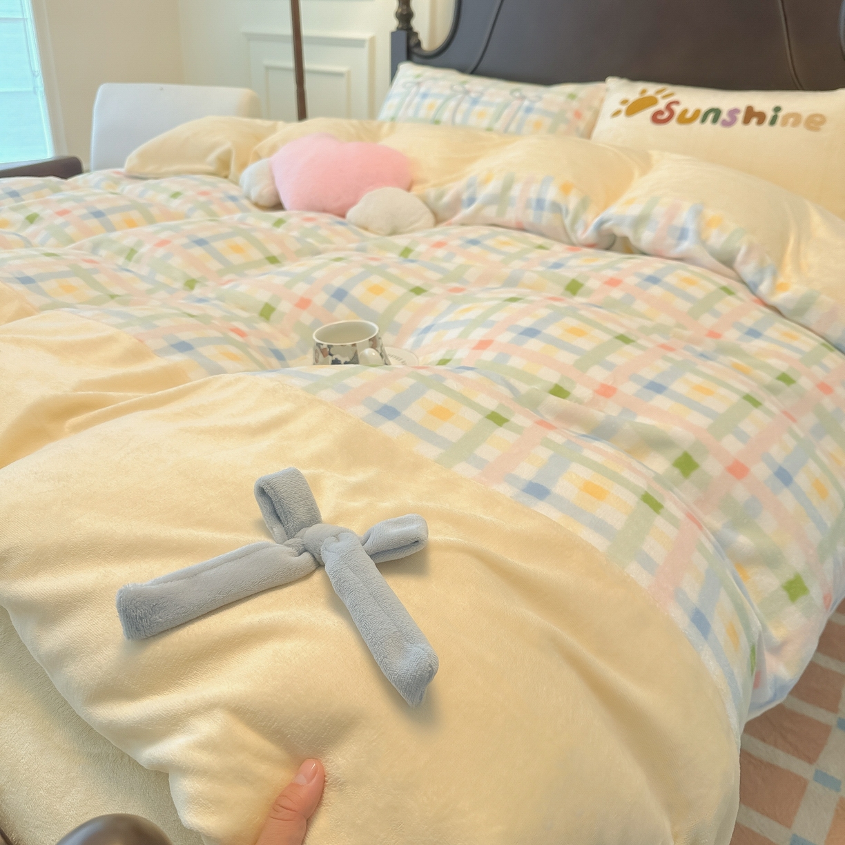 91家纺网 家纺一手货源 找家纺 子钦家纺 2025秋冬新款复古宫廷风加厚牛奶绒蝴蝶结款毛巾绣四件套 复古宫廷风-七彩格