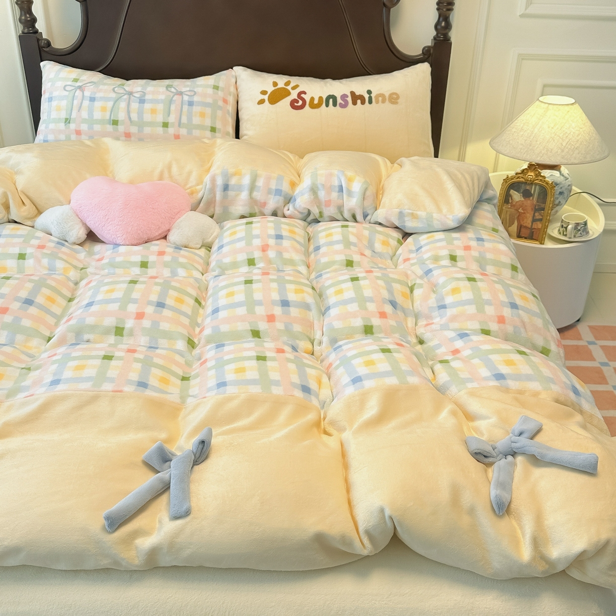 91家纺网 家纺一手货源 找家纺 子钦家纺 2025秋冬新款复古宫廷风加厚牛奶绒蝴蝶结款毛巾绣四件套 复古宫廷风-七彩格