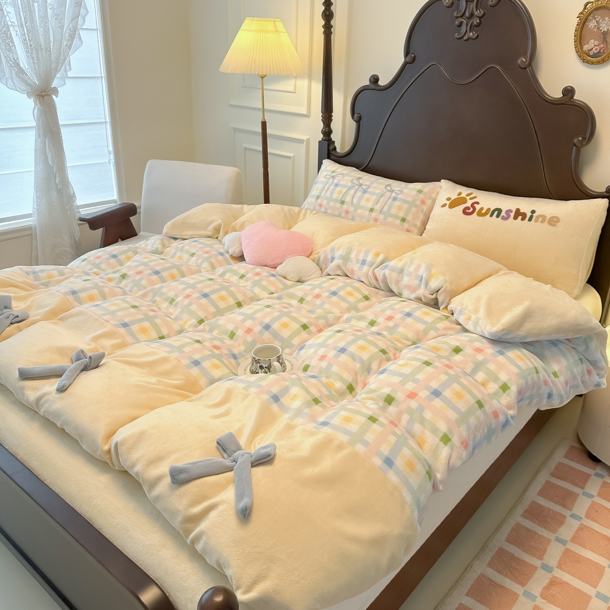 91家纺网 家纺一手货源 找家纺 子钦家纺 2025秋冬新款复古宫廷风加厚牛奶绒蝴蝶结款毛巾绣四件套 复古宫廷风-七彩格